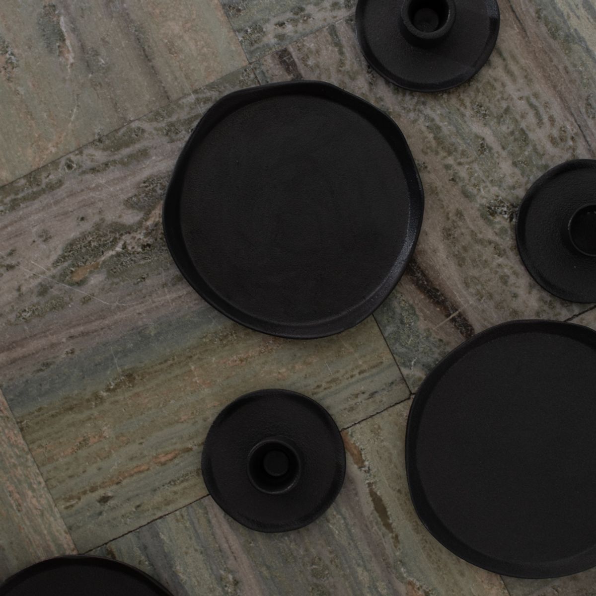 Wave candle, cast iron